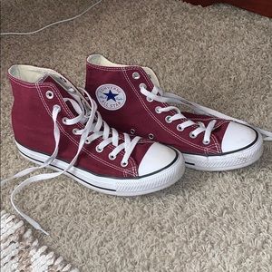 Women’s converse size 9 men’s size 7